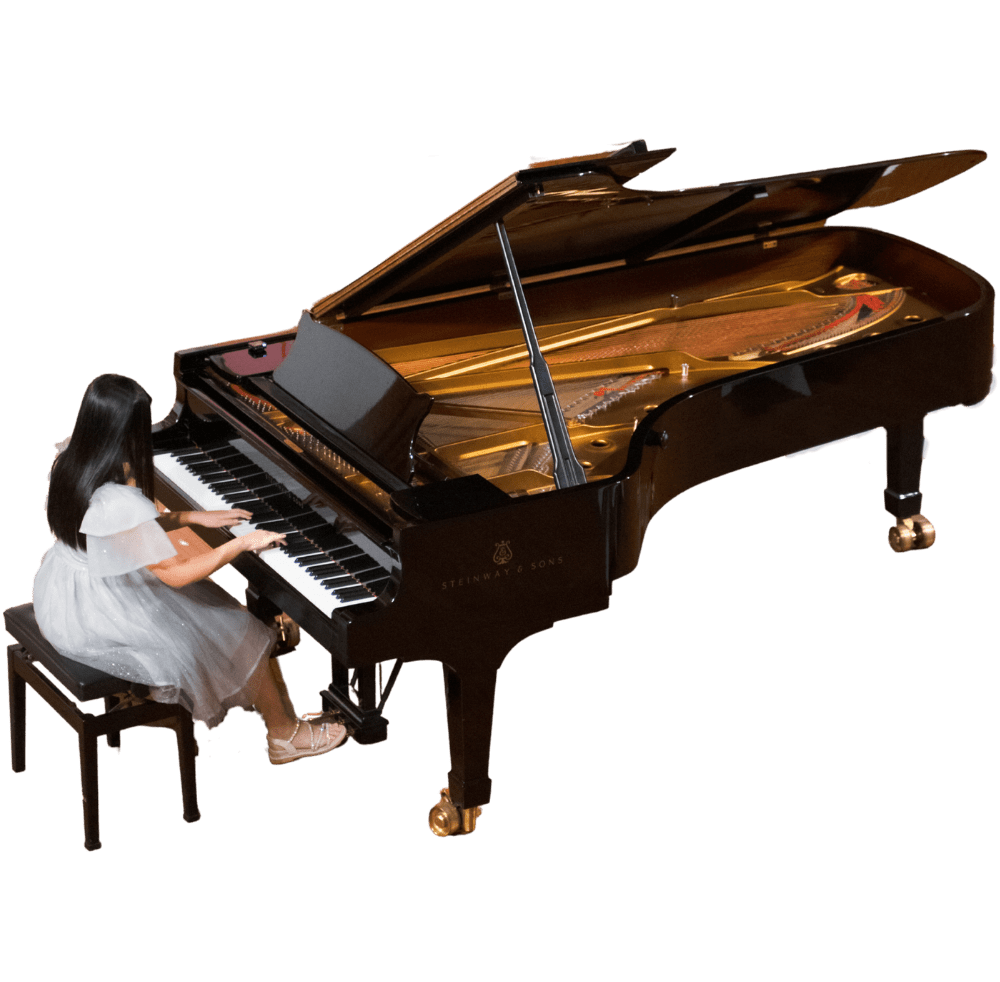 Bé gái chơi piano tại L.A.M Zone Hà Nội