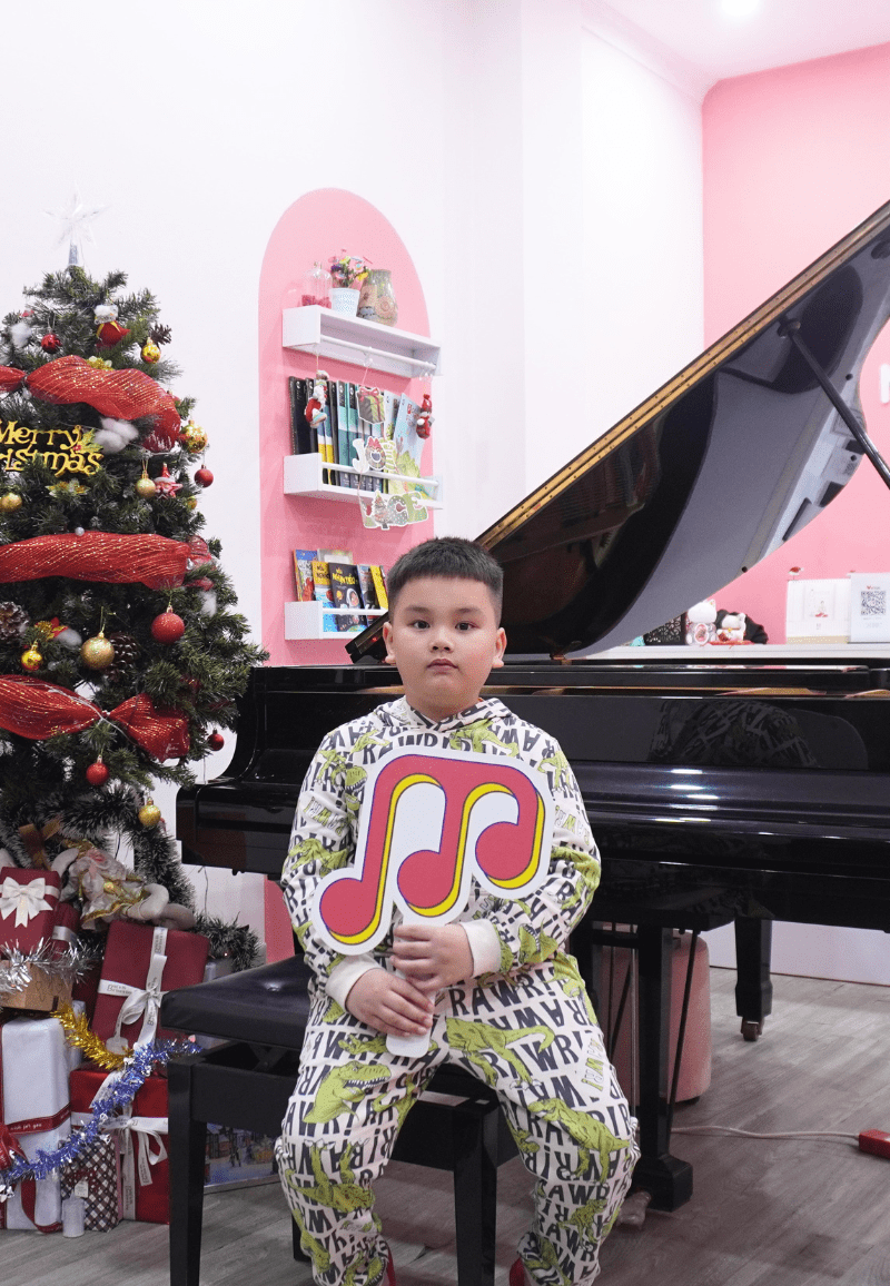 Trẻ 5-7 tuổi khám phá đàn piano trong khóa Discovery L.A.M Zone