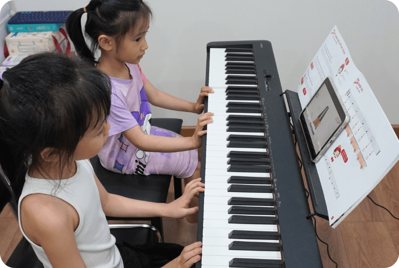 2 chị em học viên khóa disco1a