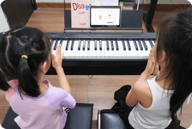 2 chị em kháo disco1a học piano tại nhà