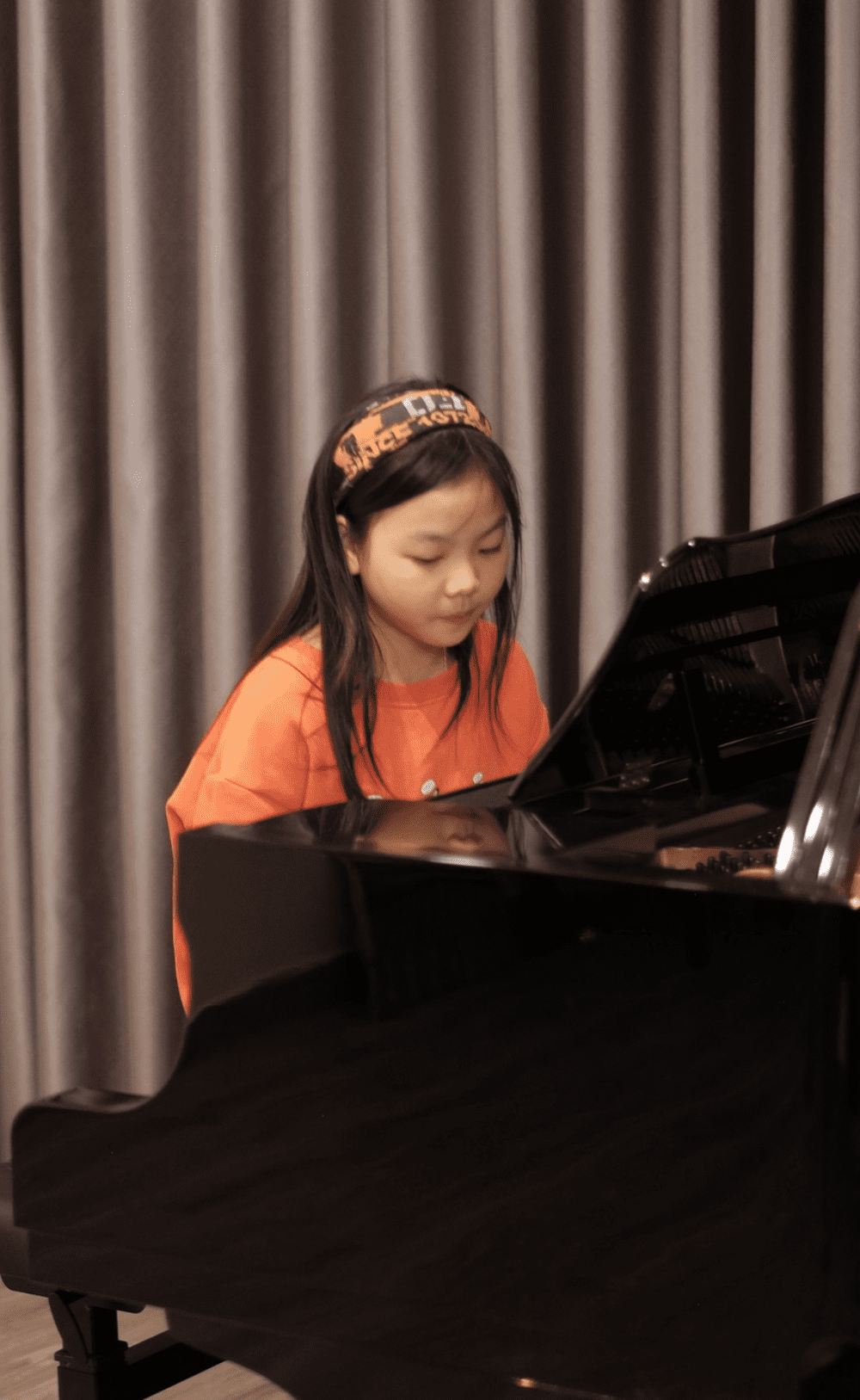 học viên khóa advanced của L.A.M Zone tự tin trình diễn kĩ năng piano