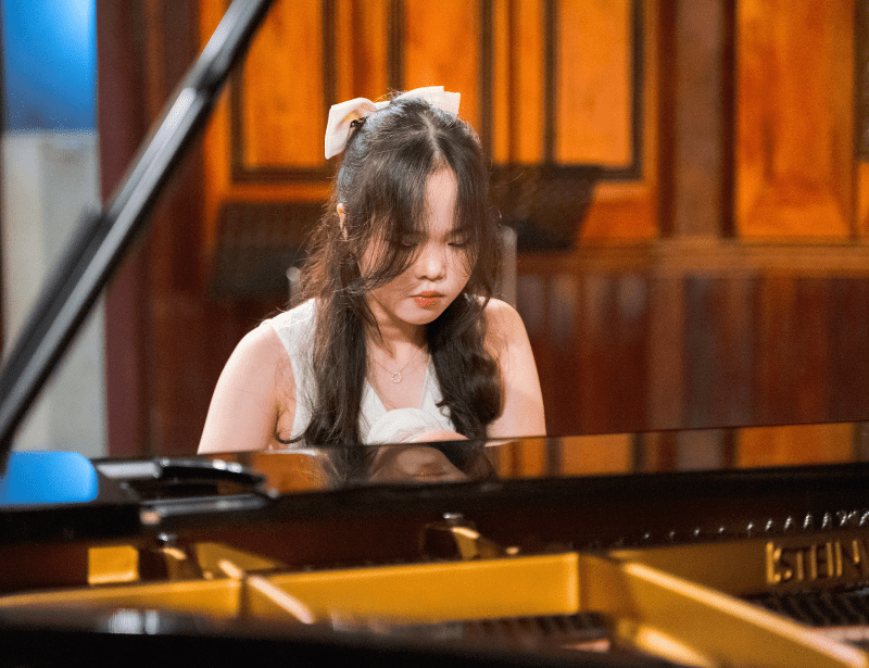 Học viên khóa semi-pro của L.A.M Zone biểu diễn piano