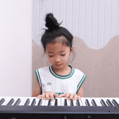 học viên lớp nhóm chinh phục các bài đàn