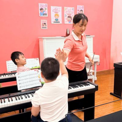 lớp piano nhóm vui vẻ, sôi nổi tại L.A.M Zone