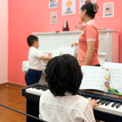 lớp piano nhóm nghiêm túc tại L.A.M Zone