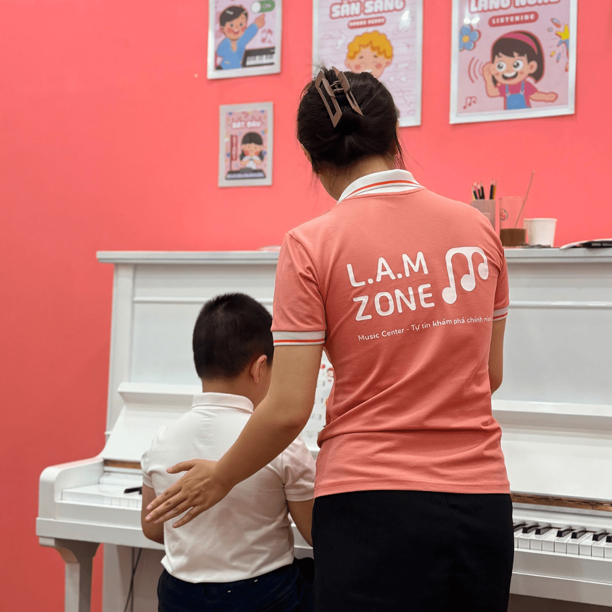Coach huong dan hoc vien LAM ZONE