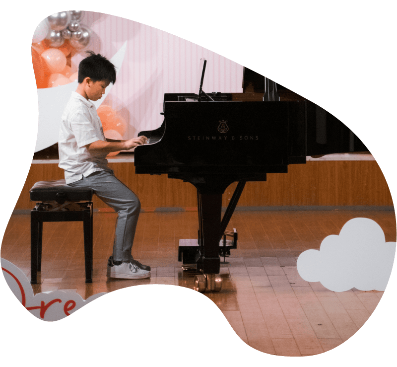 học viên biểu diễn tại concert L.A.M Zone